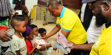 Pastor Feeds 5000 People… Storms 18 Local Govt Areas In Edo State With Relief Materials