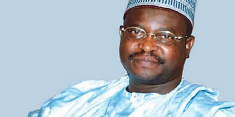 Ghali Umar Na’Abba Spotted With Walking Aid (Video)