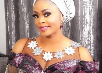 Abike ‘Jagaban’ Causes Stir As She Parades Party With Ooni Of Ife’s Staff Of Office (Video)