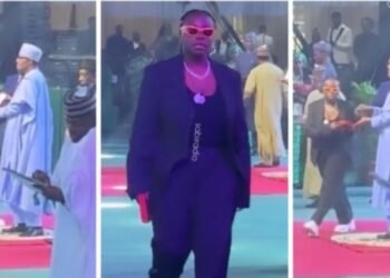 Nigerian Singer, Teni Stirs Controversy For Refusing To Greet, Shake President Buhari During National Awards