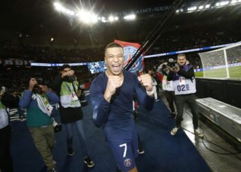 Disgrace For Neymar Crowns Mbappe's Heroics!