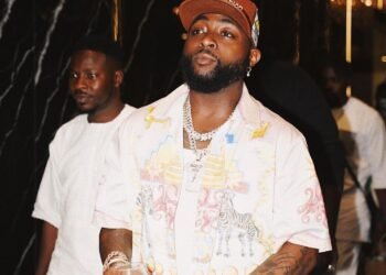 Kenyan Lady Shows Off Davido’s Boxers On Live TV As Evidence (Video)