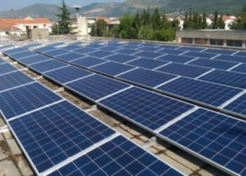 FG begins installation of solar power project in Makoko community