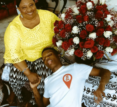 Wizkid Breaks Down In Tears At His Late Mother's WakeKeeping (Video)