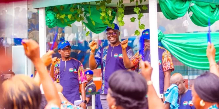 Oyo Governor Seyi Makinde Increases Workers Salaries By N25000