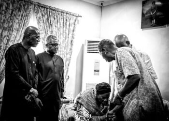 Pastor Adeboye Visits Herbert Wigwe’s Aged Parents