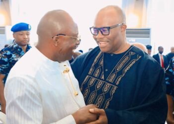 Akpabio Shades Fubara At Wigwe’s Funeral Service…  Tells Him, “Don’t Struggle If There’s No Gain In Political Office”