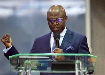 Sanwo-Olu Congratulates Pastor Tunde Bakare @70