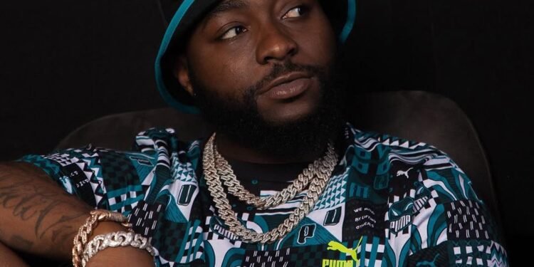 Davido Shares Love With Burna Boy’s Mum At Tony Elumelu’s All-white Party