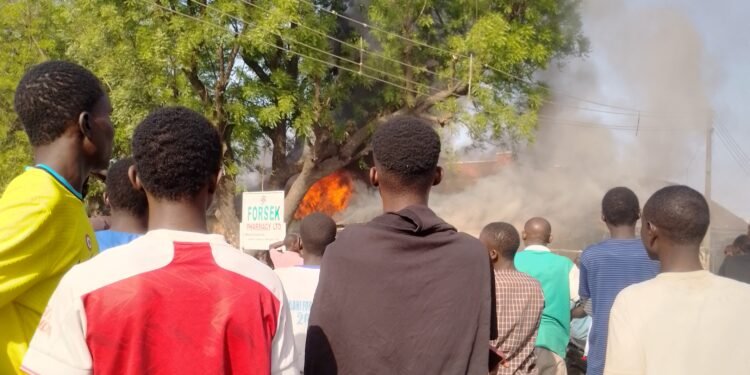 Fire Outbreak Devastates Lagos Street, Minna: Properties Reduced to Ashes, Firefighters Battle Flames