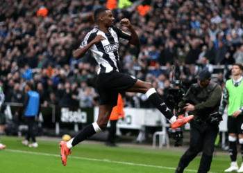 Premier League: Alexander Isak's Brace Lifts Newcastle to Fourth as Moyes' Everton Return Falters