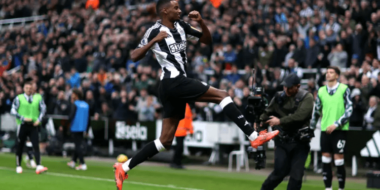 Premier League: Alexander Isak's Brace Lifts Newcastle to Fourth as Moyes' Everton Return Falters