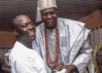 Eleruwa Stool Restored: Makinde Presents Staff Of Office To Oba Samuel Adegbola