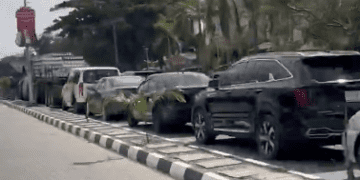 Confusion As Banana Island Gates Shut Over Demolition Rumours, Gridlock Hits Lekki And Ikoyi