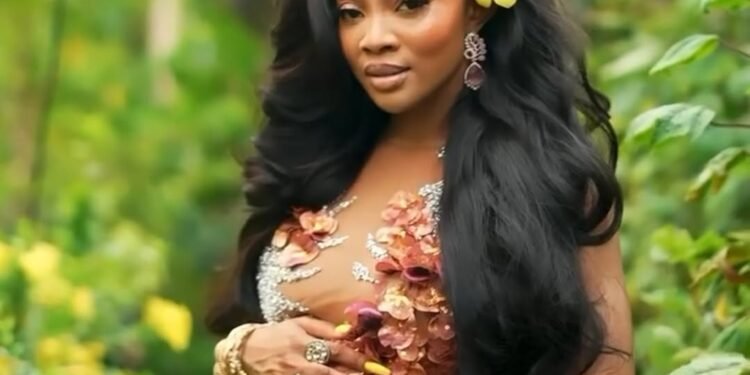 Toke Makinwa Flaunts Baby Bump!