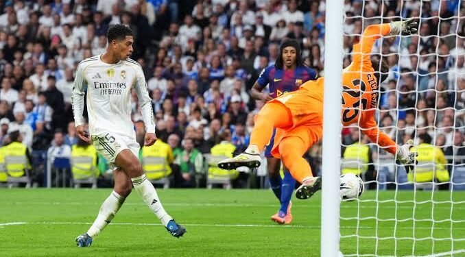 Real Madrid Edge Barcelona 2–1 to Go Clear at the Top of La Liga