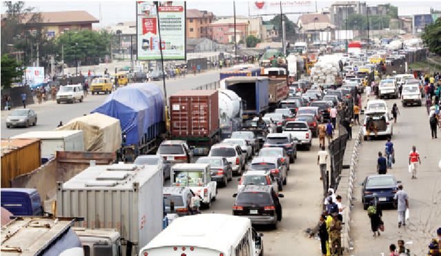 Multiple Vehicle Crash Sparks Fire, Gridlock On Lagos-Ibadan Expressway