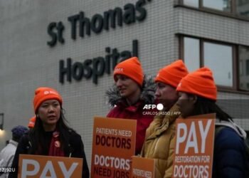 UK Doctors Launch Nationwide Strike Over Low Pay