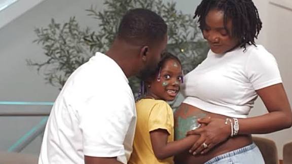 Adekunle Gold, Simi Welcome Twins