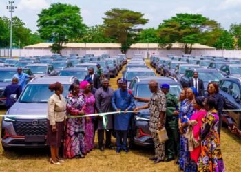 Sanwo-Olu Hands Official Vehicles to Lagos Level 17 Officers
