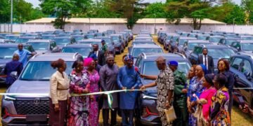 Sanwo-Olu Hands Official Vehicles to Lagos Level 17 Officers