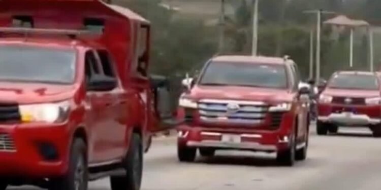 Fire Service Controller-General Returns To Kogi In Convoy For ‘Royal Blessings’ (VIDEO)