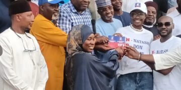 2Baba’s Wife, Edo Lawmaker, Others Defect To NDC
