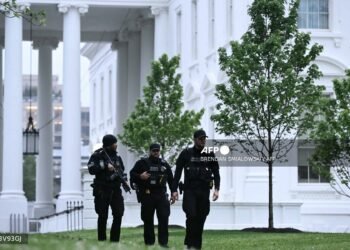 Gunman Shot Dead Near White House After Opening Fire
