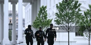 Gunman Shot Dead Near White House After Opening Fire
