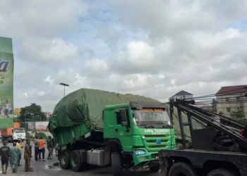 Two Truck Crashes Cause Traffic Gridlock On Lagos’ Gbagada Expressway