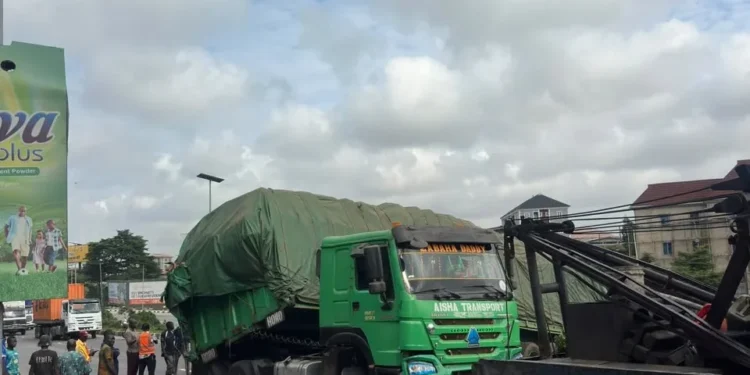 Two Truck Crashes Cause Traffic Gridlock On Lagos’ Gbagada Expressway