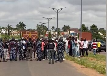 Suspected Thugs Block Peter Obi’s Convoy In Benue