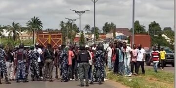 Suspected Thugs Block Peter Obi’s Convoy In Benue