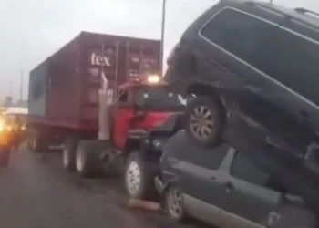 Container Truck Crashes Into Vehicles After Brake Failure On Lagos-Ibadan Expressway