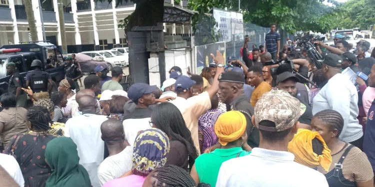 King’s College: Workers Resist Old Boys’ Entry Over Concession Dispute