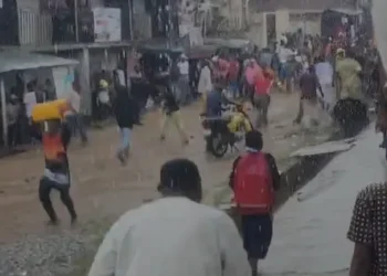 Osun Residents Loot Food Warehouse After Scheme Operators Disappear