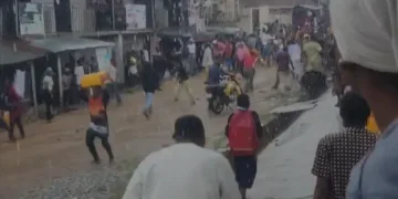 Osun Residents Loot Food Warehouse After Scheme Operators Disappear
