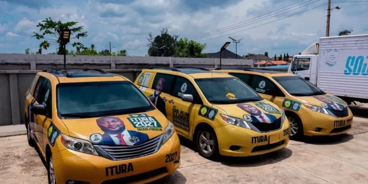 2027: D’Banj Presents Three Sienna Buses To Osun Politician