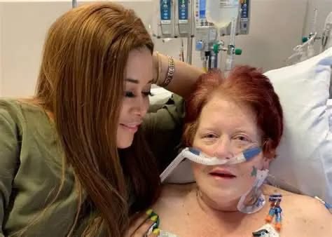 Adunni Ade Announces Mother’s Death